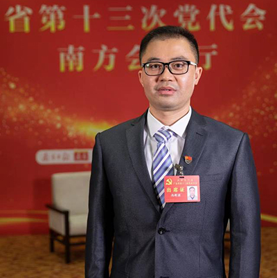 鶴山雅圖仕印刷有限公司生產技術主任、首席技師馮新源代表：“傳幫帶”助青年技工成長成才